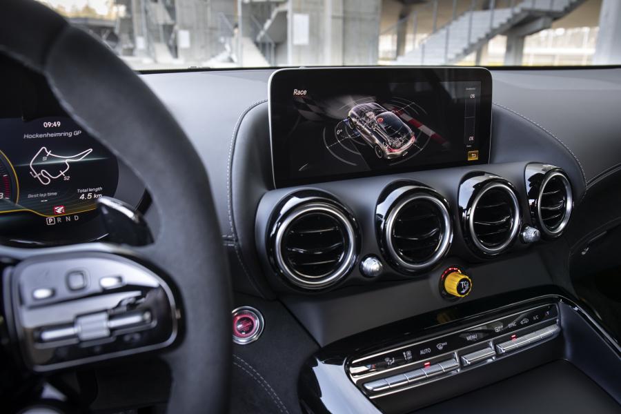 Детали интерьера Mercedes-AMG GT R PRO (C190) 2019 года  (WW) (фото 27 из 50)